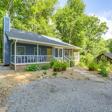 Maggie Valley Cottage With Hot Tub And Creek Access!